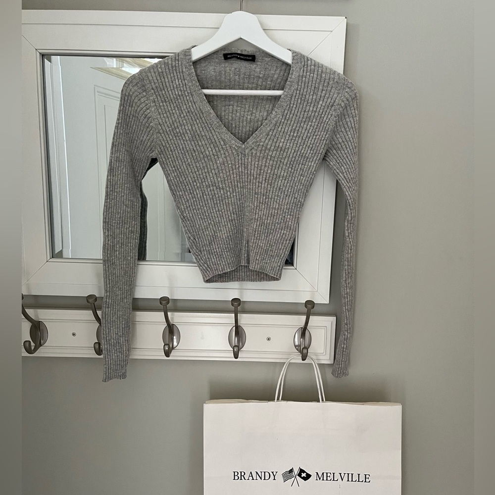 Brandy Melville Crop V-neck Sweater